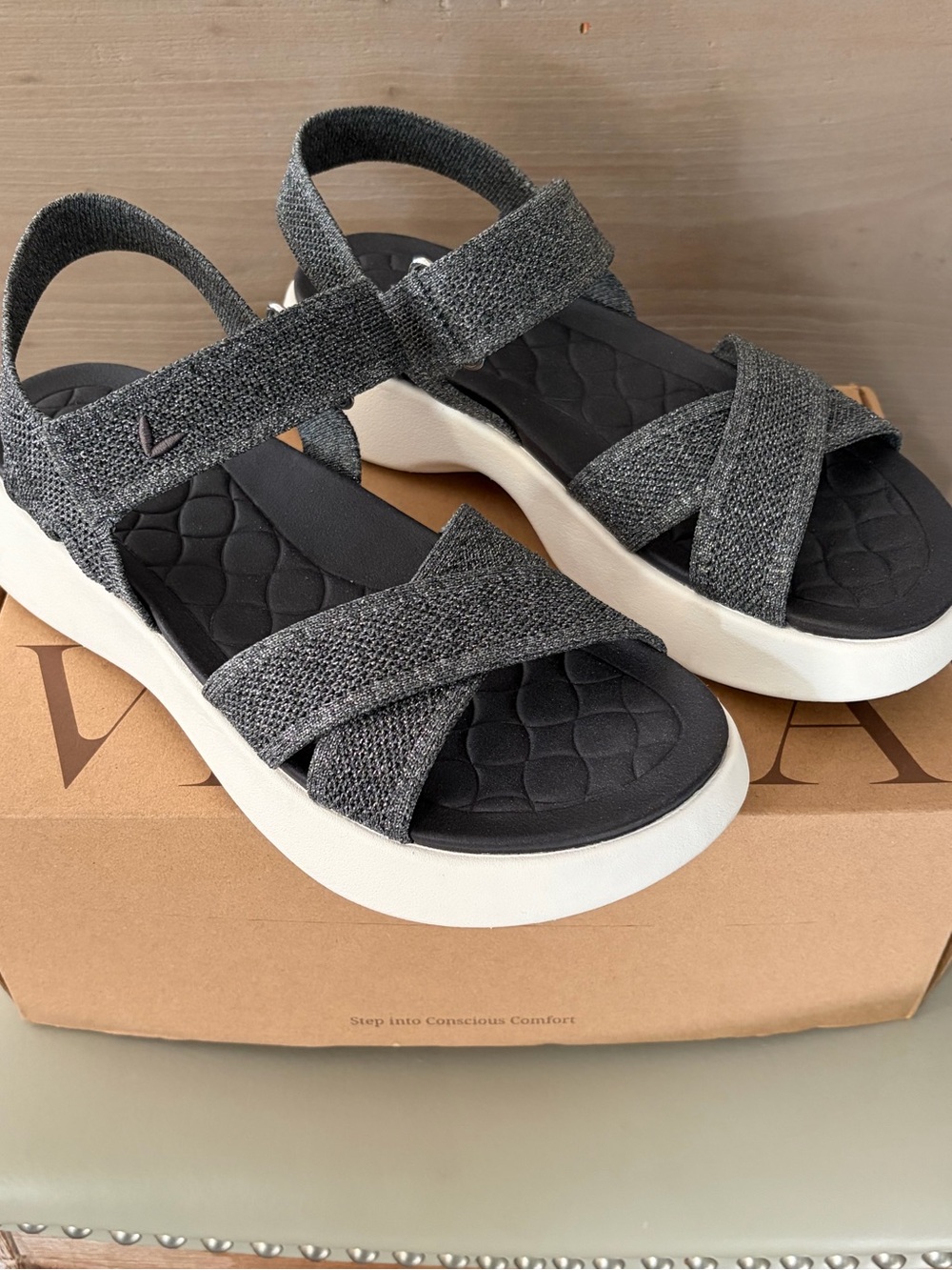Vivaia Kiara Size 9 Walking Sandals with Velcro Ankle Strap